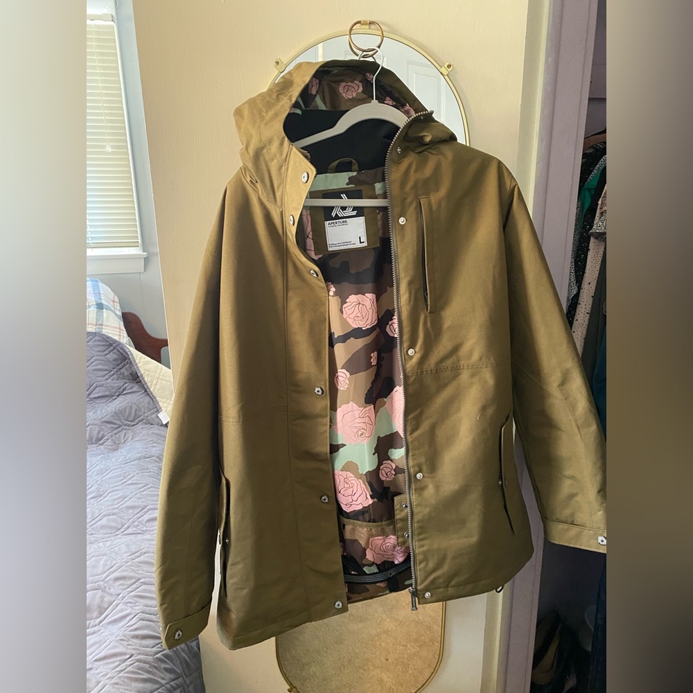 Women’s snowboarding jacket